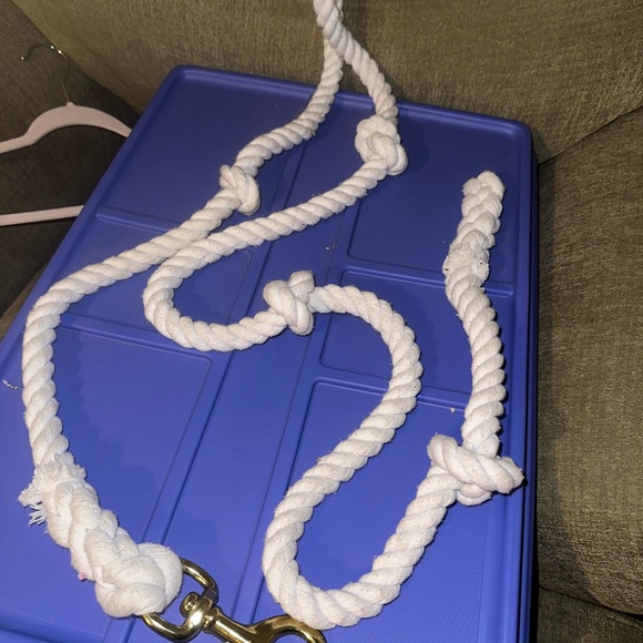Three white dog leashes - Picture 2 of 4